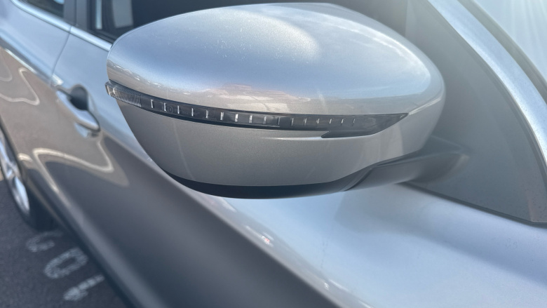 Nissan Qashqai 1.3 DiG-T Acenta Premium 5dr Petrol Hatchback